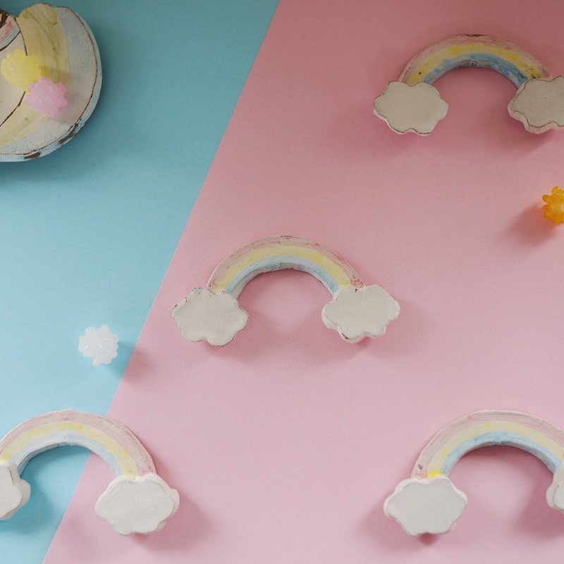 Cloud and rainbow chopstick rest - 筷子/筷架 - 陶 多色