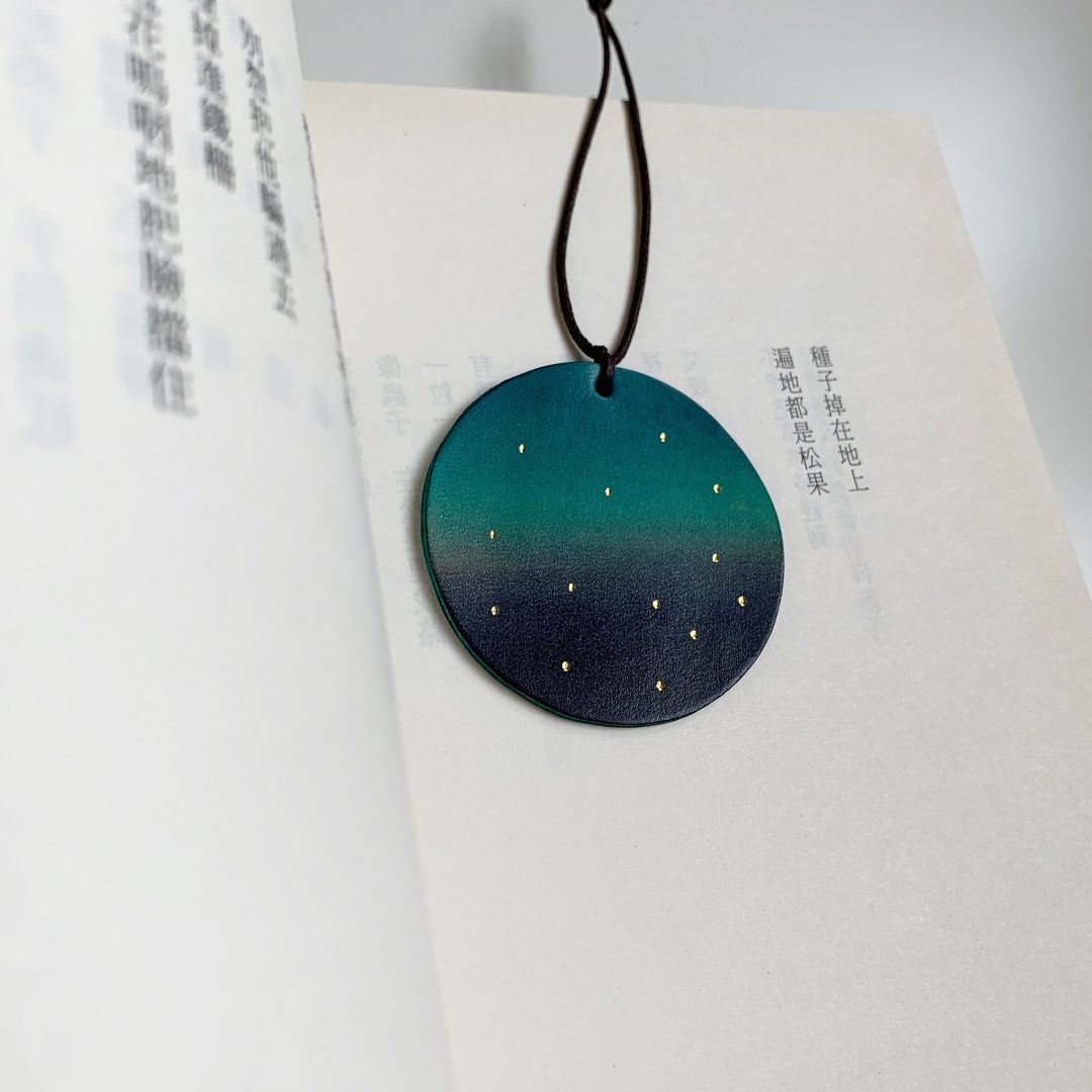 【星星很近。手染皮革书签】 静心风景 定制烫金字 交换礼物 - 书签 - 真皮 