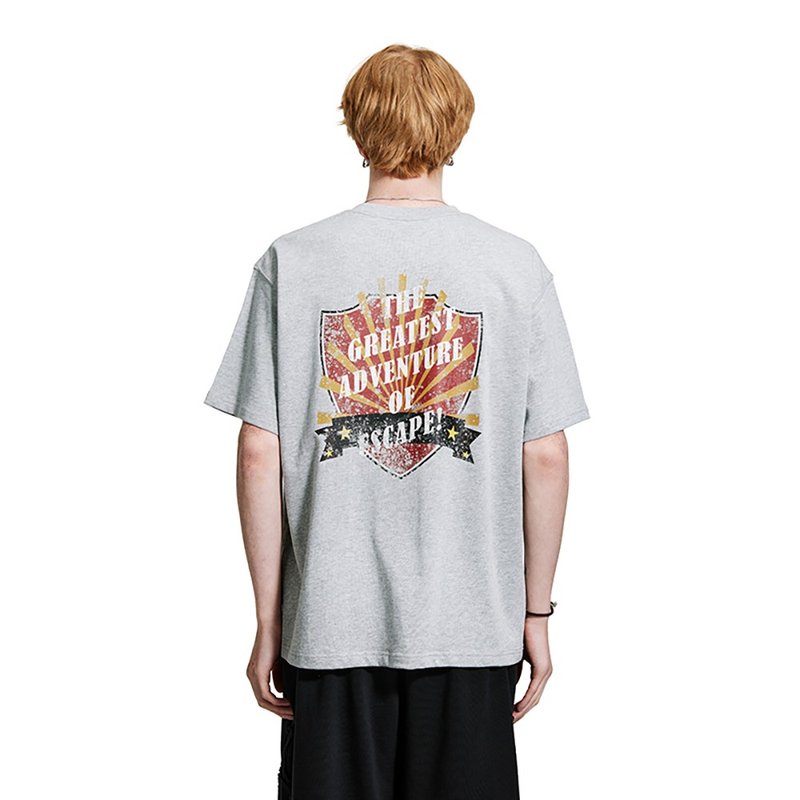 MOKACME 24SS 复古街头标语盾徽印花做旧日系纯棉宽松短袖TEE - 男装上衣/T 恤 - 棉．麻 灰色