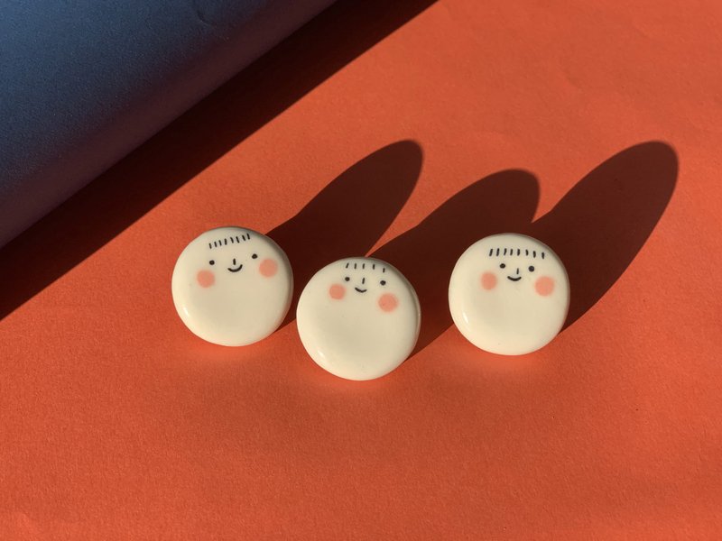 Smiley face ฺB l Brooch l Pin l Ceramics - 胸针 - 陶 白色