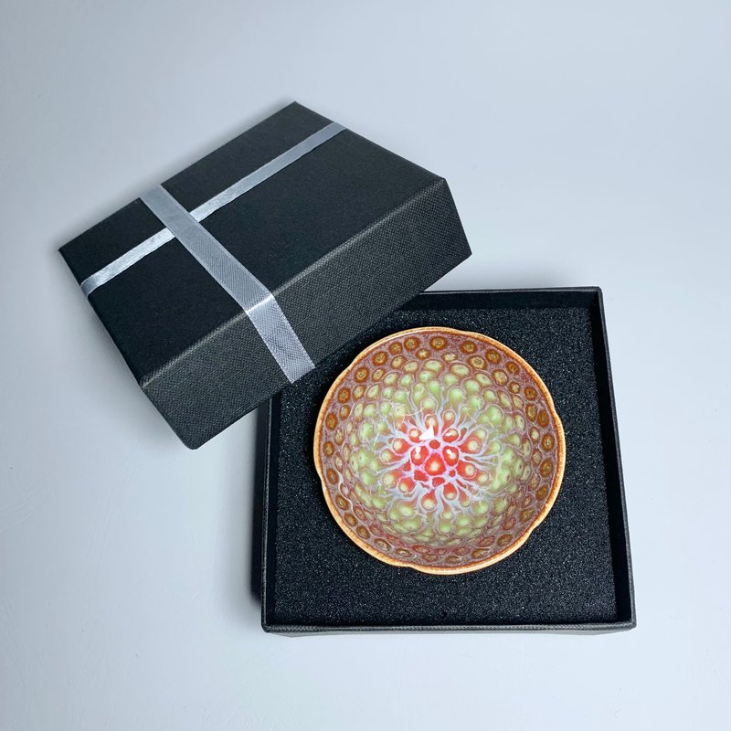 孔雀开屏 葵花杯 80ml 邱毓宁 莺歌制 A10-16 - 茶具/茶杯 - 瓷 多色