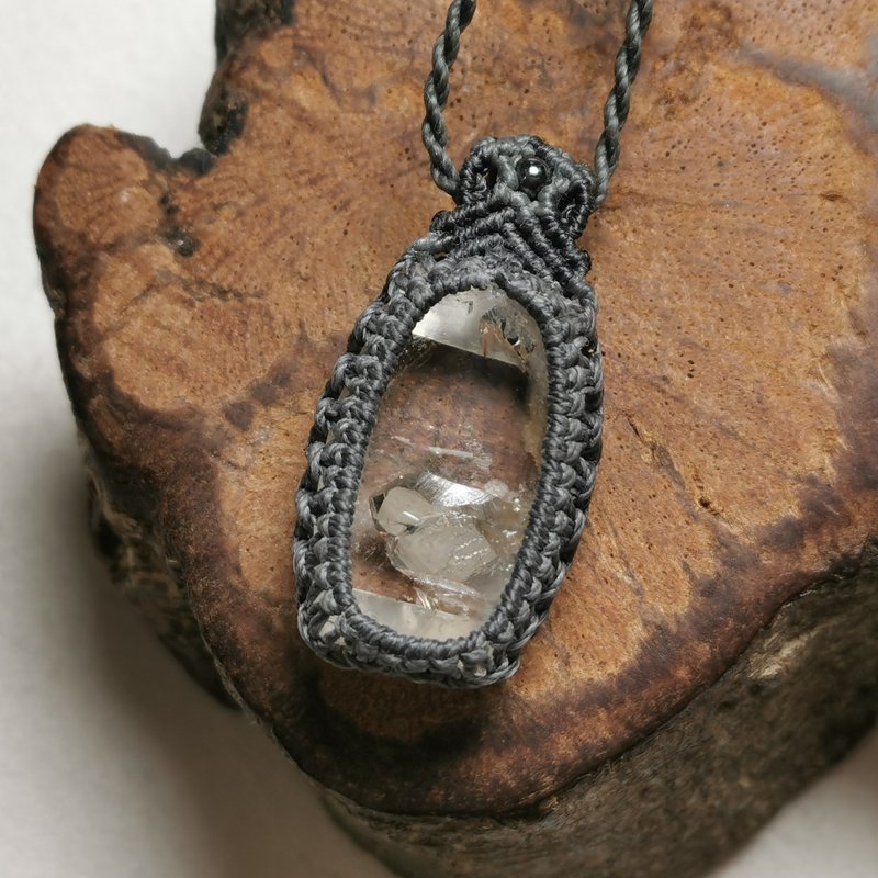 晶中晶水晶-蜡线编织/纯粹系列小坠/项链可调整长度 - 项链 - 水晶 白色