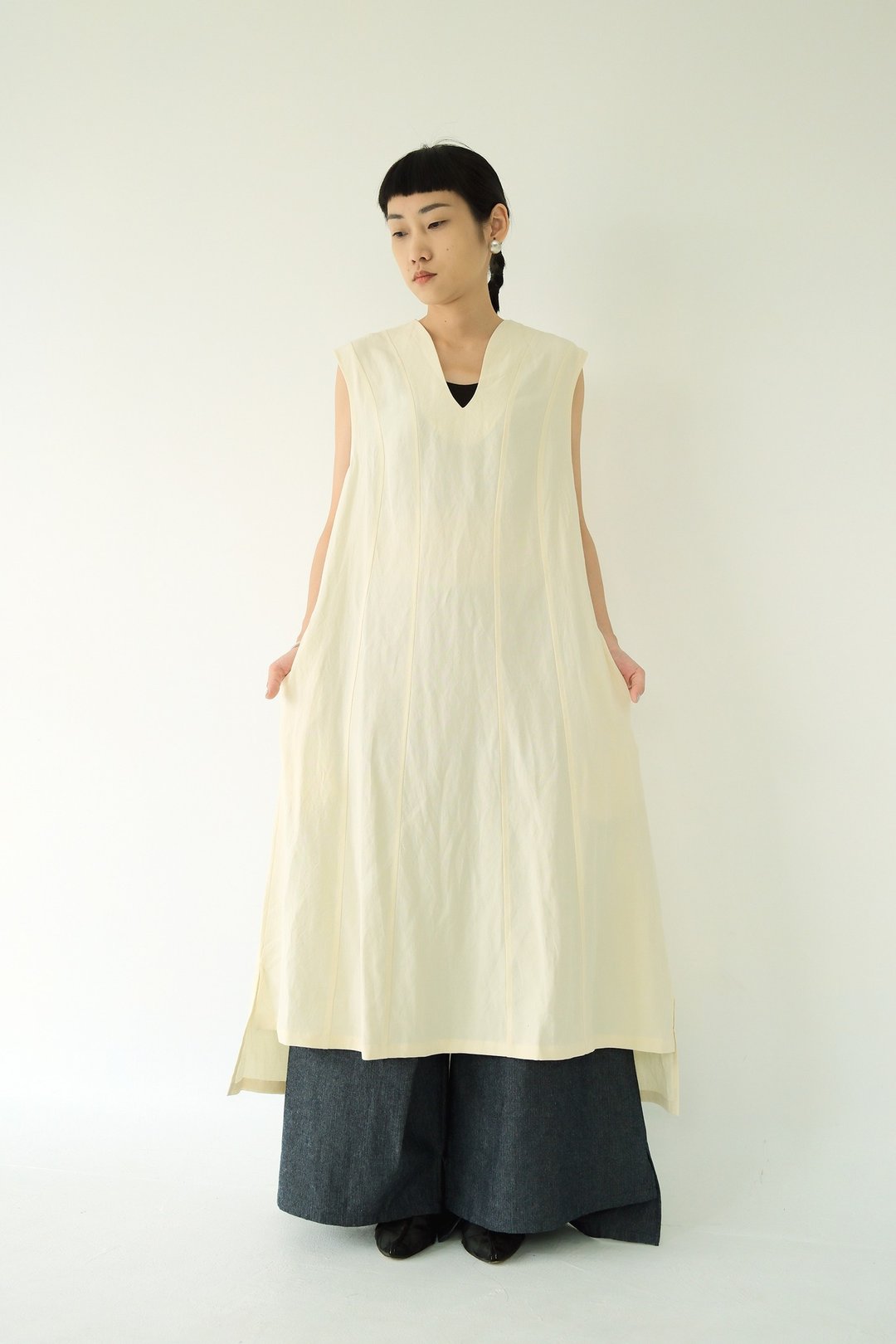 川 衣 WEAR BEING  蚕丝拼接裁片背心洋装  奶油白 - 女装背心 - 丝．绢 白色
