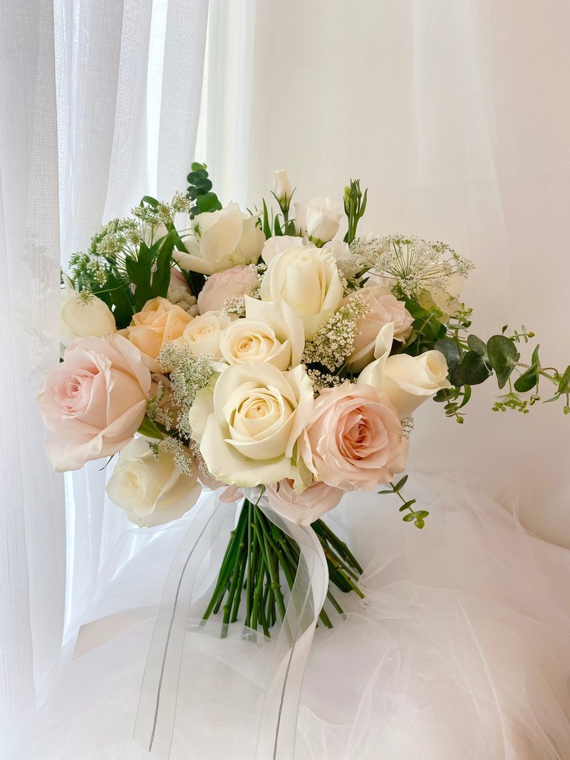 鲜花 / 新娘捧花 / 优雅粉白 玫瑰捧花 - 干燥花/捧花 - 植物．花 