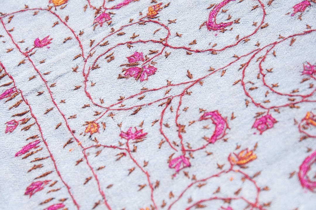 喀什米尔Cashmere/羊绒围巾/纯羊毛围巾披巾/戒指绒披肩-刺绣花朵 - 围巾/披肩 - 羊毛 蓝色