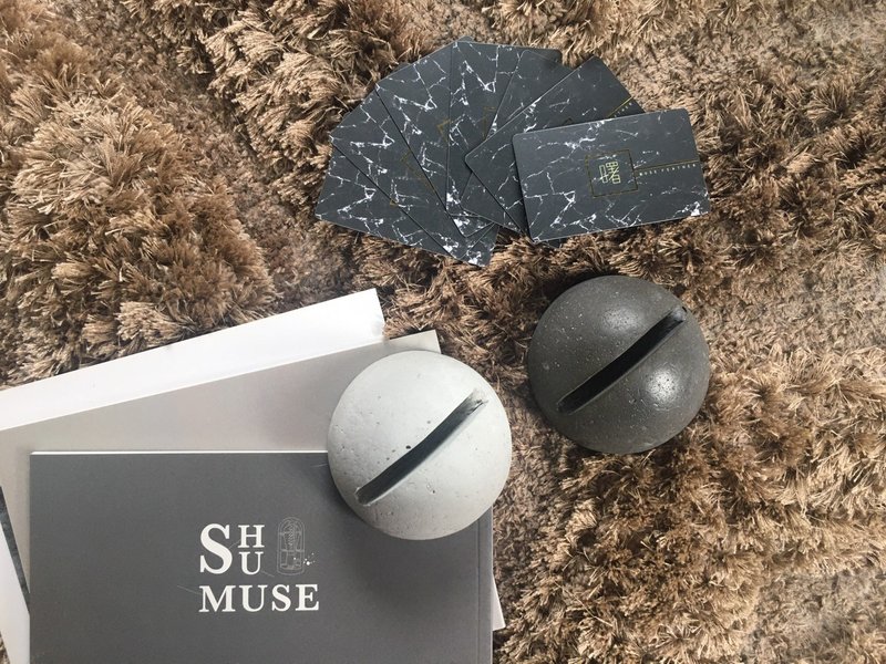 曙MUSE 半圆球体水泥名片架  办公室 扩香石 手作 创意 - 名片架/名片座 - 水泥 多色