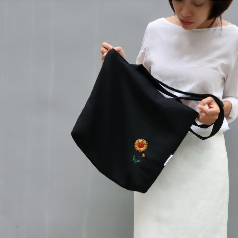 Sunflower 手工绣 托特包Tote Bag - 手提包/手提袋 - 棉．麻 黑色