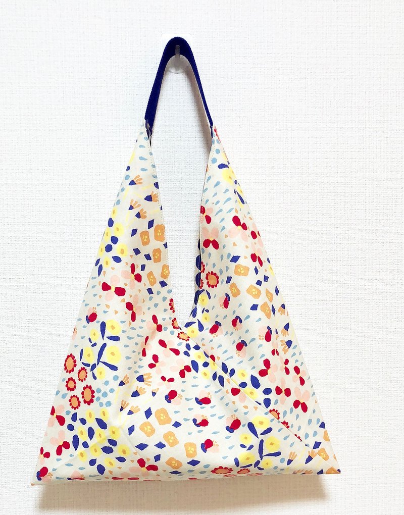 2019春色粽形手提包/进口布北欧风图案-彩色小碎花 - 手提包/手提袋 - 棉．麻 白色