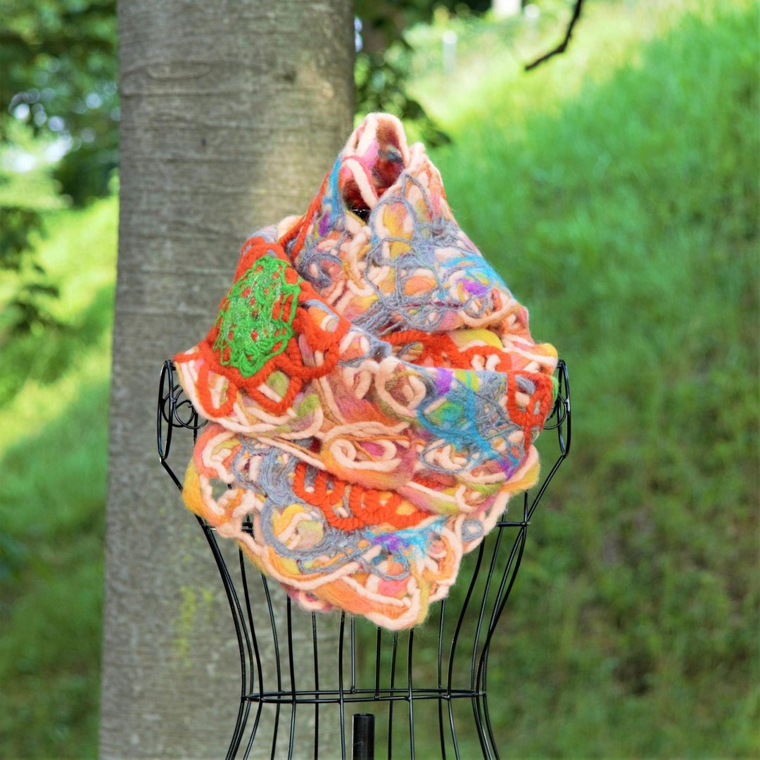 Flower scarf flowing in the spring creek - 丝巾 - 羊毛 橘色