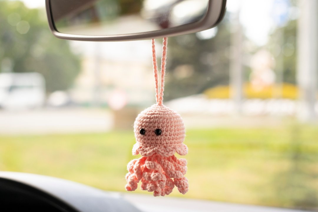 Crochet jellyfish car accessories, rear view mirror charm, 平安車掛, 针织玩具 汽車用品 - 吊饰 - 棉 粉红色