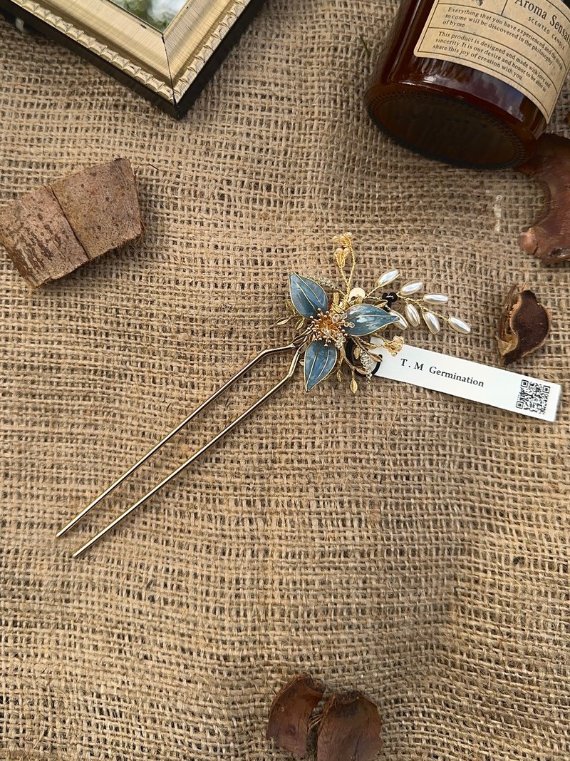 绽放。靛 手工铜线发簪、水晶花发簪、装饰簪、双股簪 - 发饰 - 树脂 蓝色