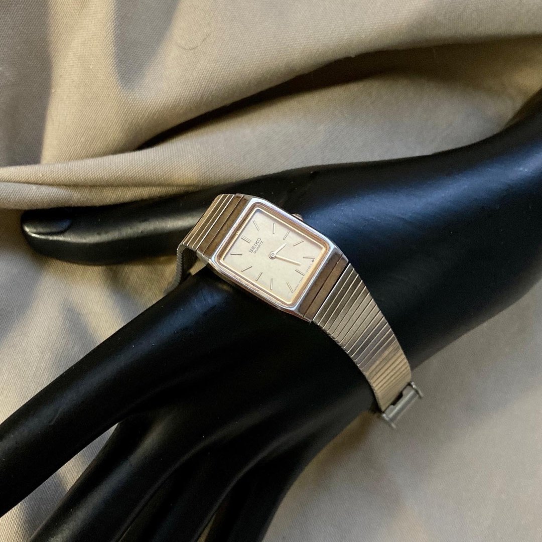 SEIKO 经典方形金色表壳 淡金表盘 不锈钢表带 古董表 vintage - 女表 - 其他金属 金色
