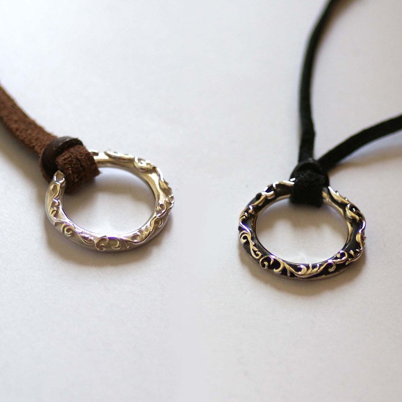 Three-dimensional arabesque glass holder pendant [Free shipping] Necklace with beautiful circular decoration and adjustable length - 项链 - 其他金属 银色