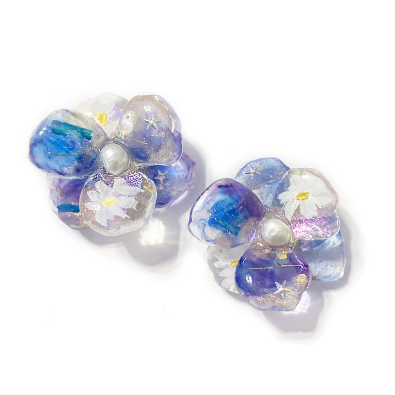 日本树脂透亮夏日星空水彩手绘花朵耳环.耳夹 - 耳环/耳夹 - 树脂 蓝色