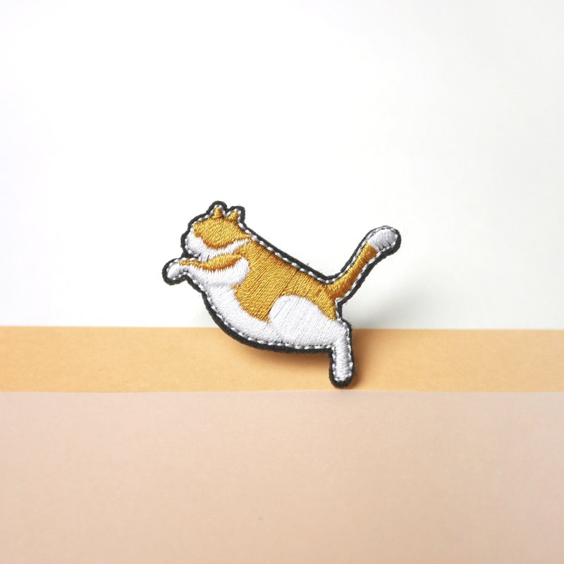 黄白萌猫 刺绣 胸针 襟针 - 胸针 - 绣线 橘色
