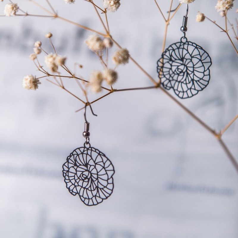 小花心耳环 黑色恰好款 - 耳环/耳夹 - 其他金属 