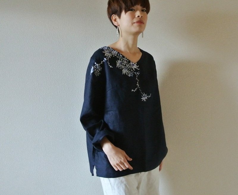 亚麻长袖衬衫 藏青色 <海中植物> - 女装上衣 - 棉．麻 蓝色