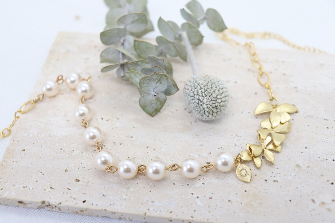 Multiple Wild Orchid Flower Swarovski Pearl Necklace, Delicate Handmade Necklace - 项链 - 珍珠 