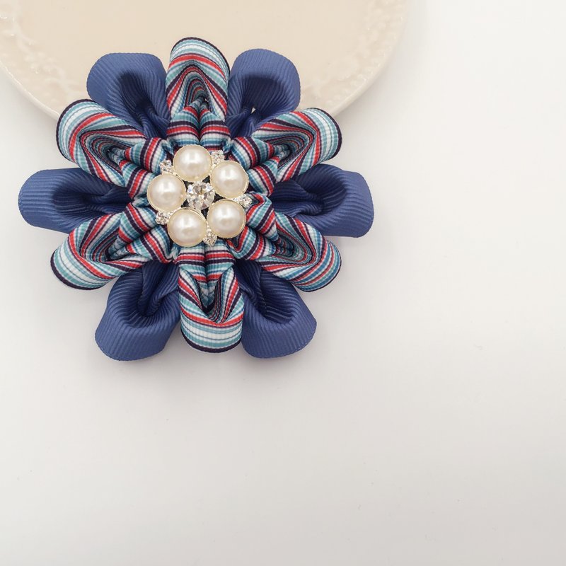 雪花片片。发夹/发束/胸针 - 胸针 - 其他材质 蓝色