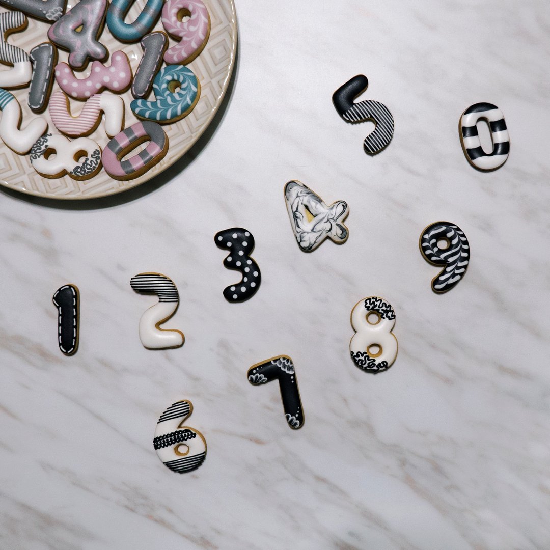 里欧娜手作 ((数字密码)) 8片组-黑白 - 手工饼干 - 新鲜食材 黑色