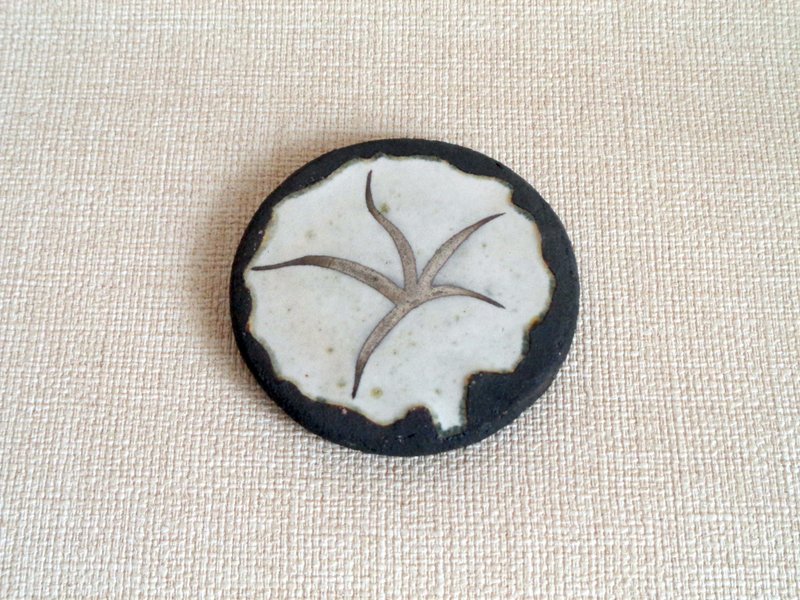 银釉牵牛花小盘 - 浅碟/小碟子 - 陶 白色