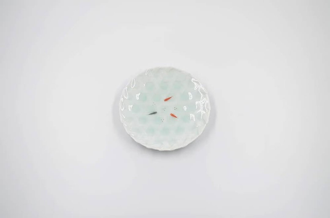 【伊万里烧】青白瓷小鱼十草五寸皿 - 盘子/餐盘/盘架 - 其他材质 