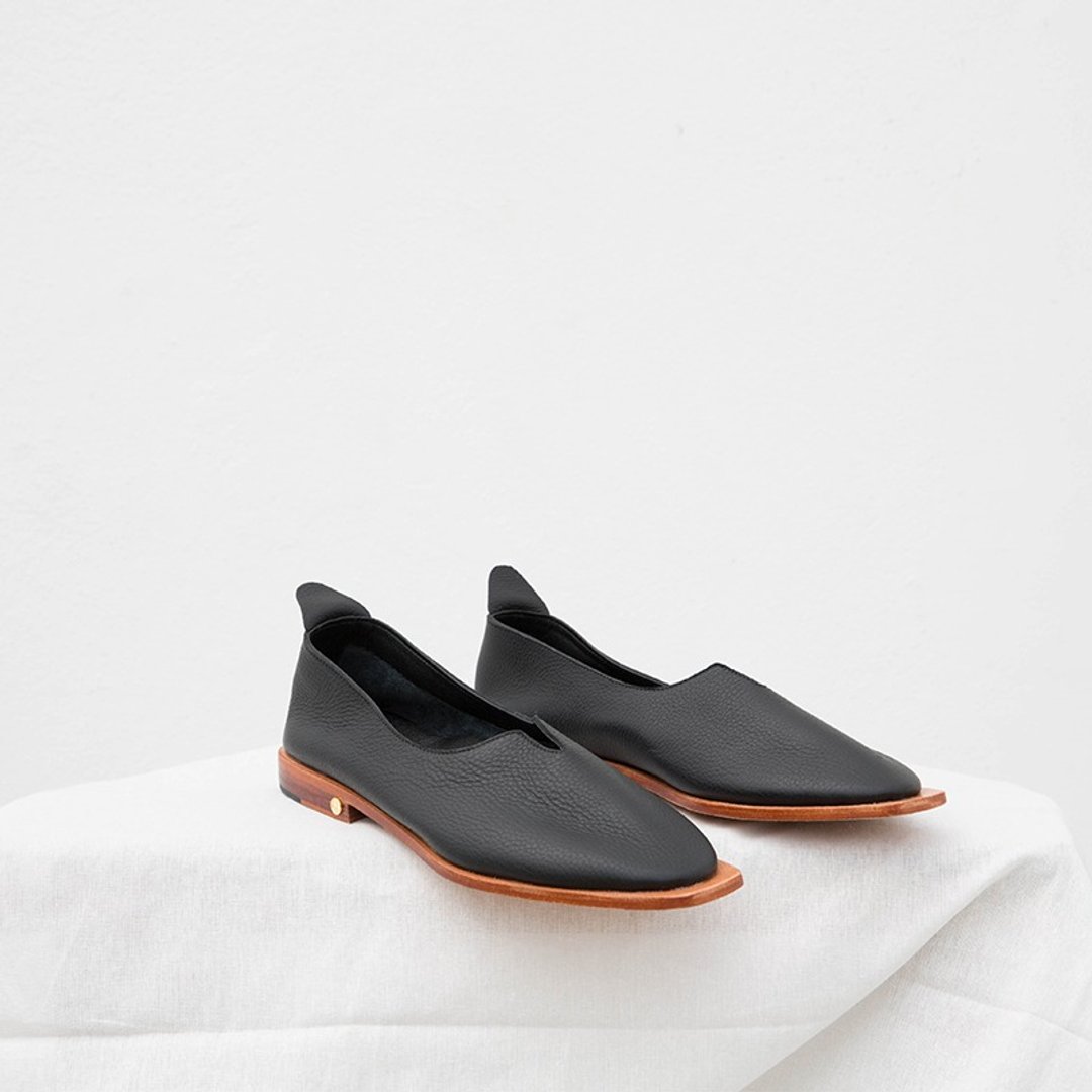 0.1 THE ARCH FLAT / BLACK - 女款休闲鞋 - 真皮 黑色
