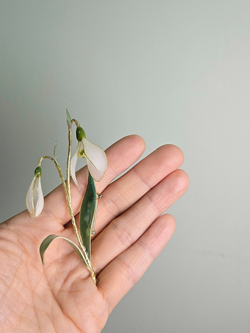 雪花莲 • 胸针 • 沾浸艺术花。饰物。生日礼物 - 胸针 - 树脂 
