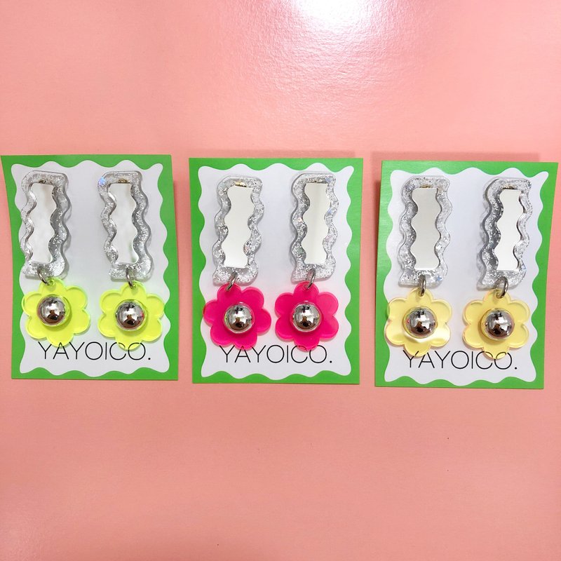 WAVE flower / 针式耳环・夹式耳环 - 耳环/耳夹 - 压克力 多色