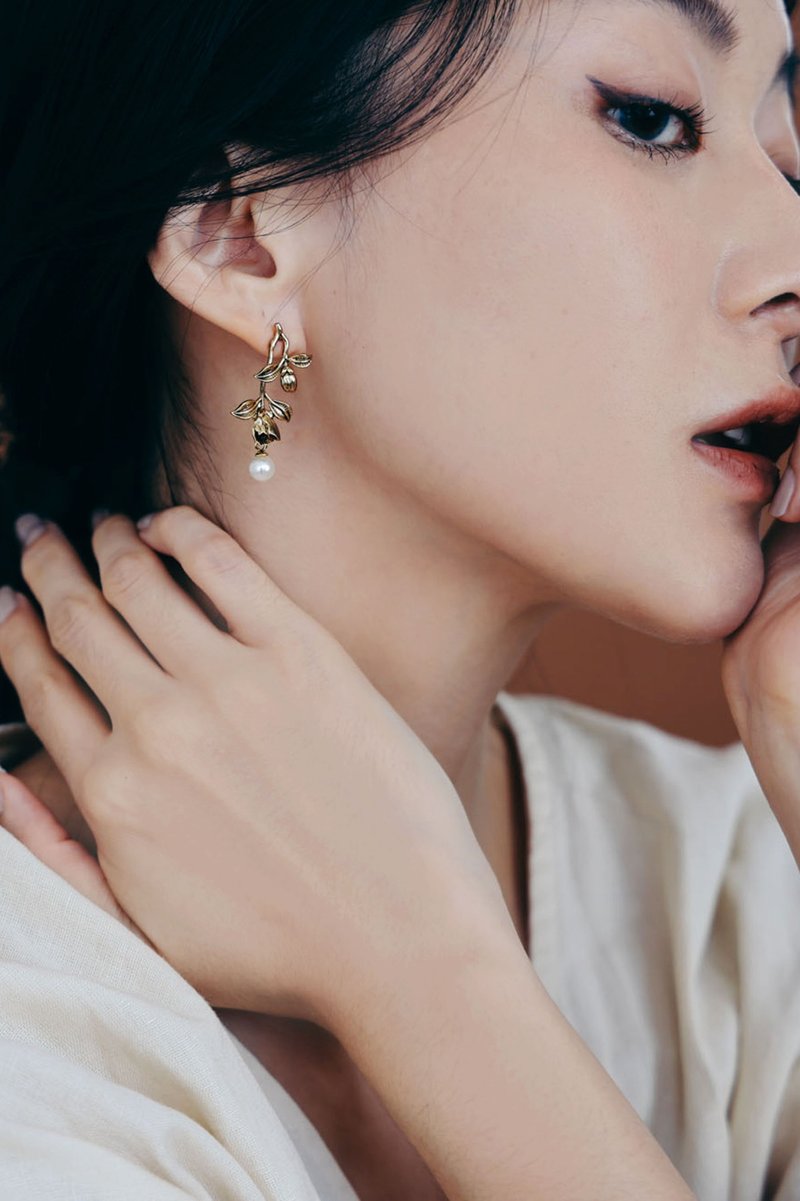 COR-DATE / 玫瑰小珍珠耳环 - 耳环/耳夹 - 其他材质 