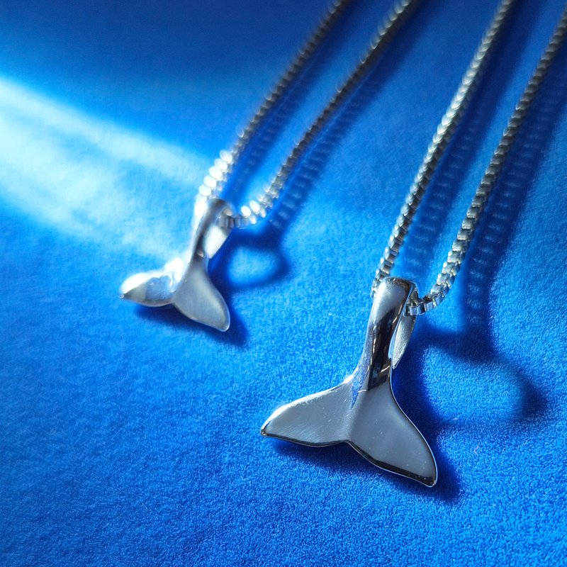 【比法一生】白钢项链—鲸鱼尾巴  情侣对链 定制化雷射刻字 - 项链 - 不锈钢 银色