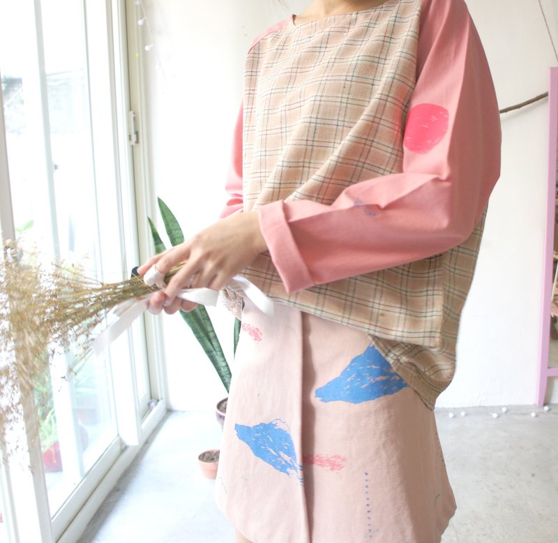 小狗小山粉粉格纹接袖上衣/ - 女装上衣 - 其他材质 粉红色