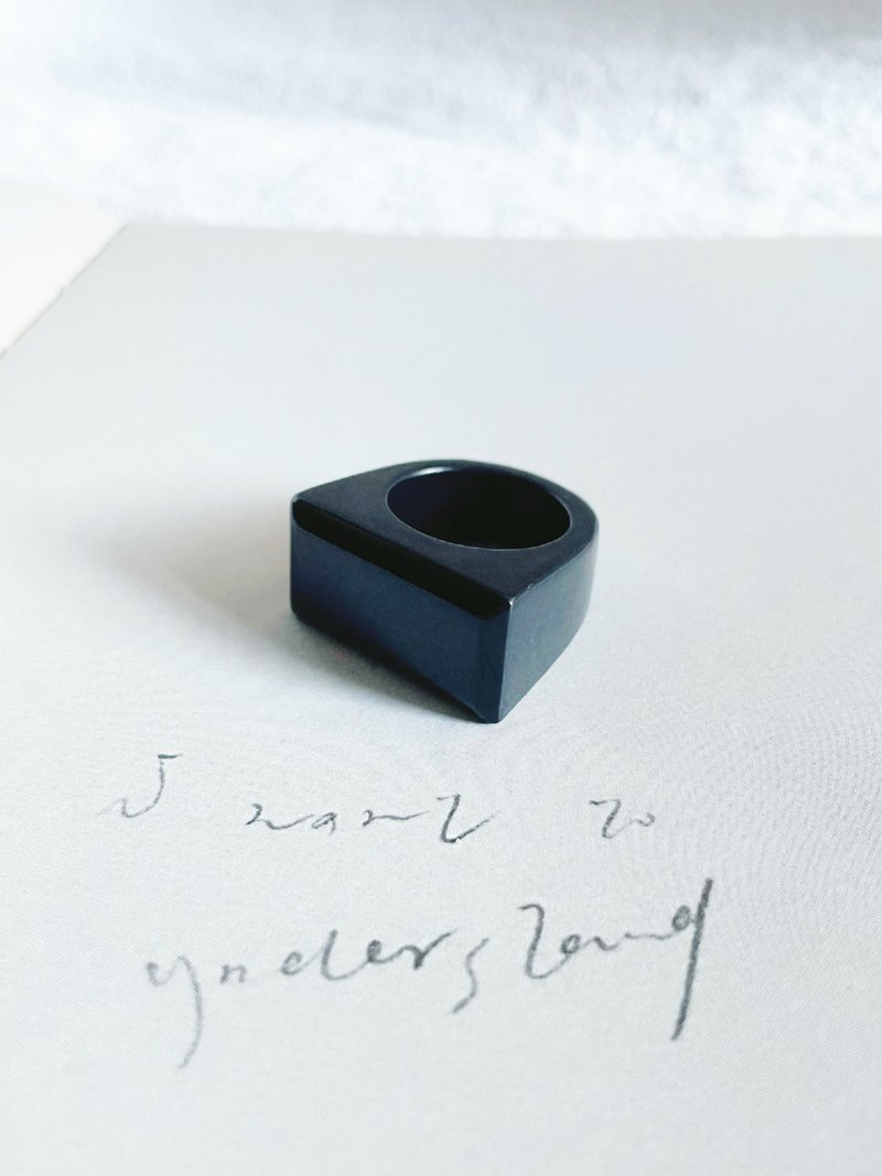 天然和田玉 墨玉马鞍戒指 港码14 - 戒指 - 玉石 黑色