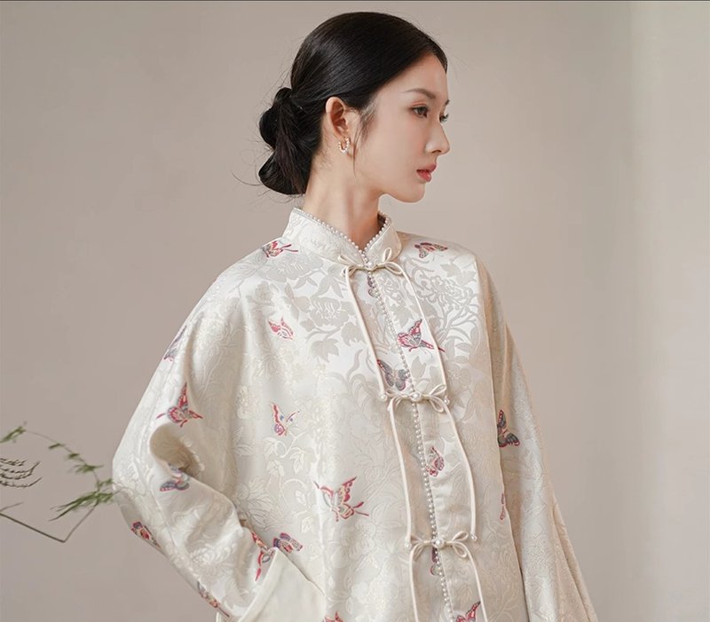 新中式  唐装外套春装雅致茶服蝶舞提花国风盘扣上衣 - 女装上衣 - 丝．绢 白色