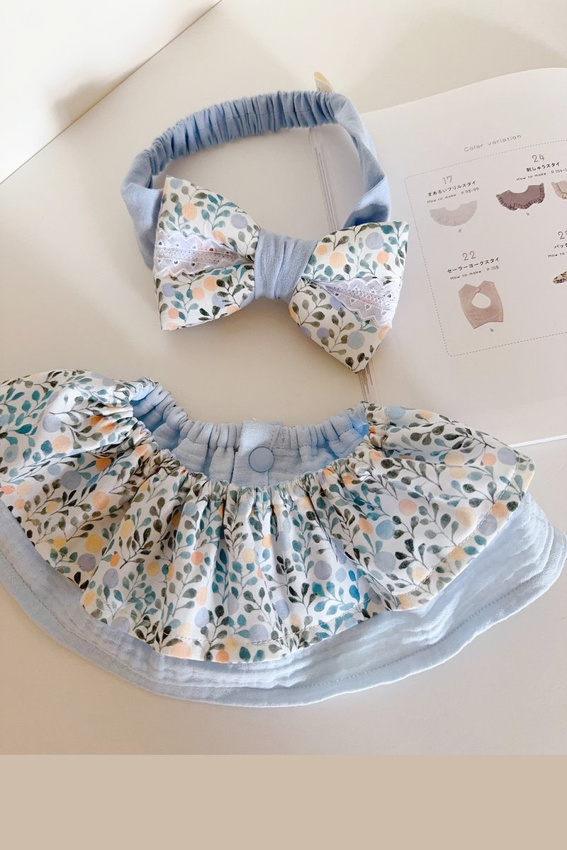 海水蓝青草 女宝弥月礼盒 满月礼 荷叶围兜+蕾丝发带 - 满月礼盒 - 棉．麻 