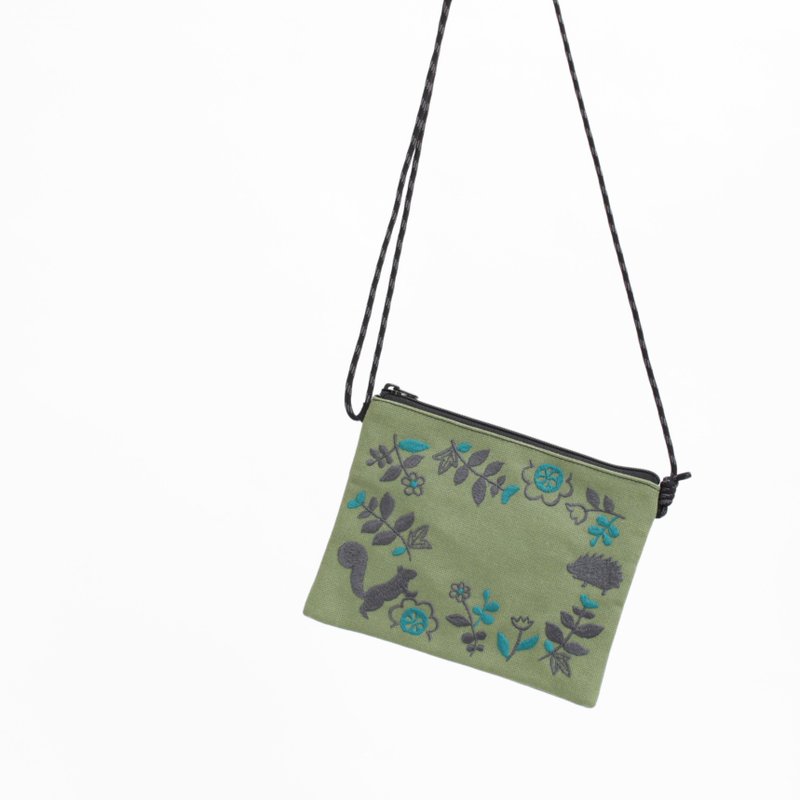 りす刺繍・サコッシュ - 化妆包/杂物包 - 棉．麻 绿色