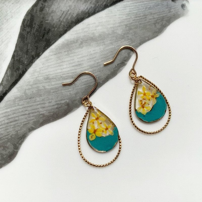 真花黄色翠珠花配绿色水滴形边框耳环18K包金耳鈎 (可转耳夹) - 耳环/耳夹 - 植物．花 黄色