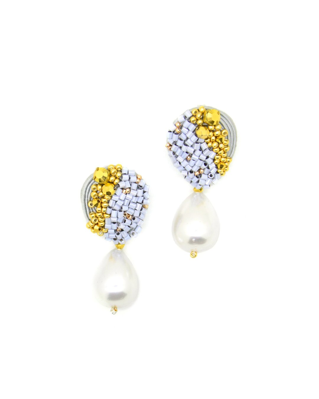 Teardrop earrings with bead embroidery and pearls in grey color - 耳环/耳夹 - 其他材质 灰色