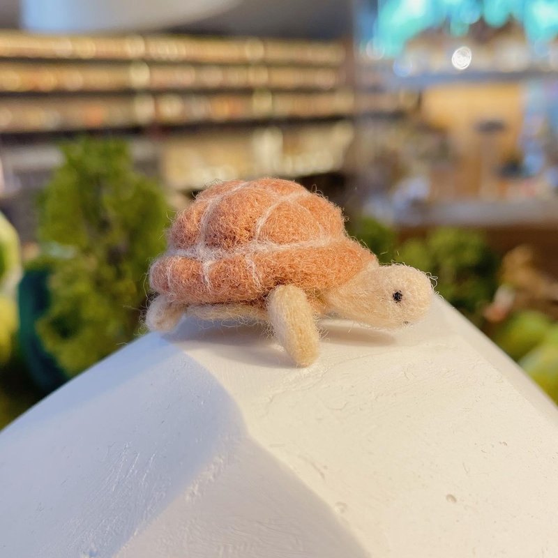 羊毛毡小乌龟可做成摆饰或是吊饰 - 吊饰 - 羊毛 