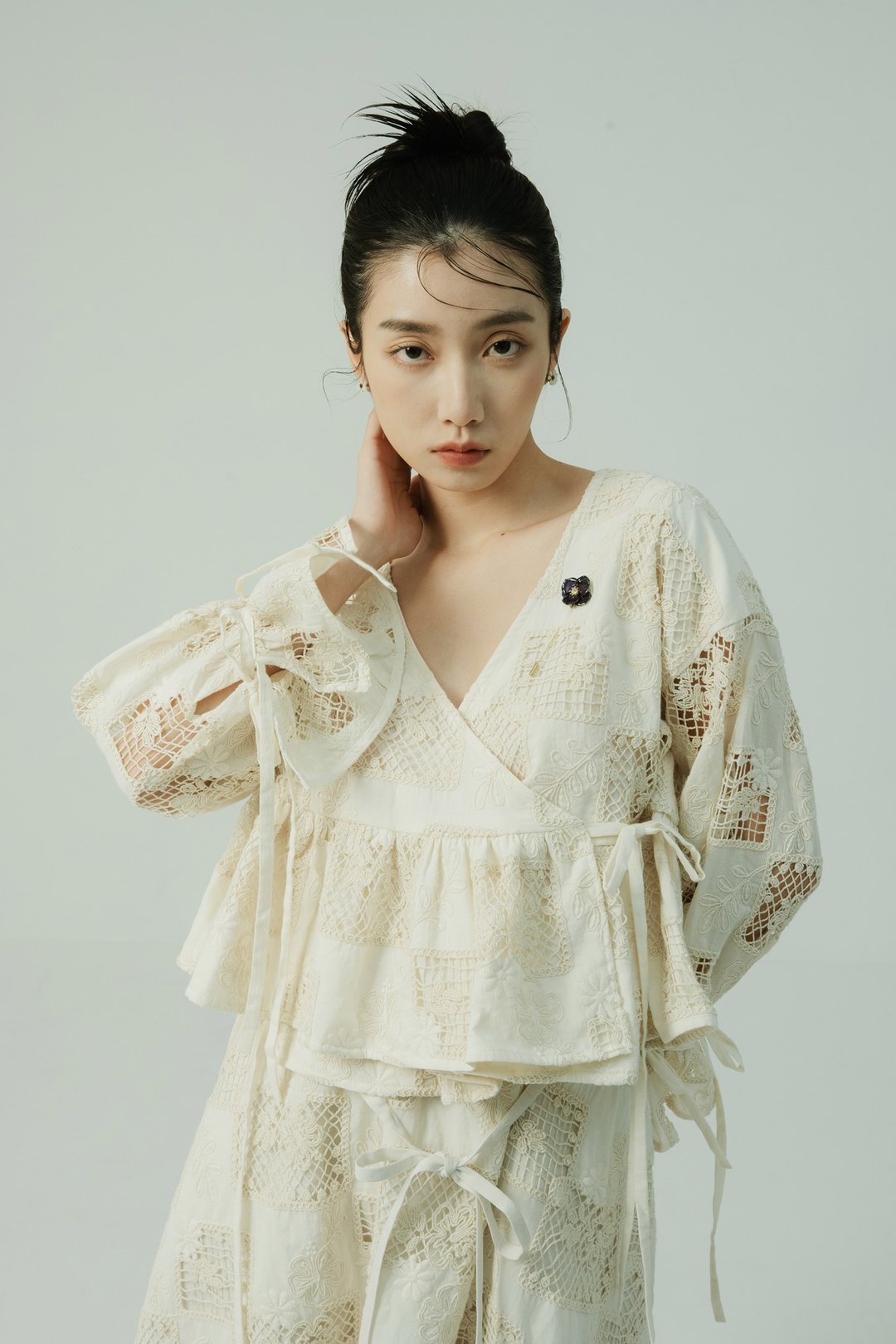 心斋坐忘/米色刺绣交叉襟上衣 - 女装上衣 - 棉 