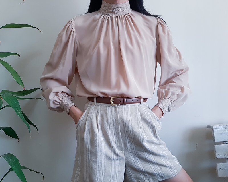 复古棕色手工刺绣高领泡泡袖纽扣后背衬衫 - 女装上衣 - 聚酯纤维 咖啡色