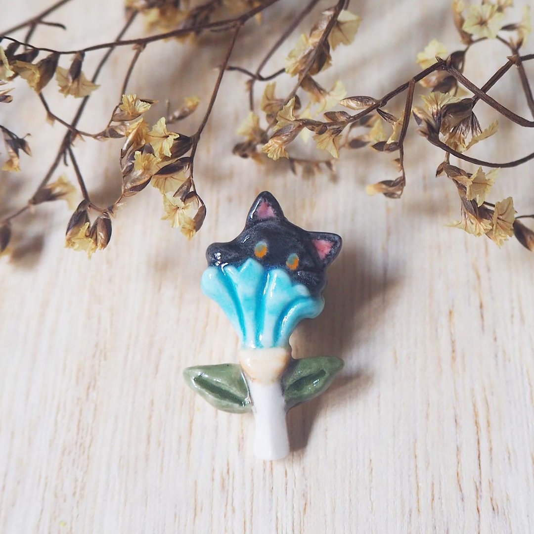 小猫与花陶瓷手工手绘胸针 - 胸针 - 瓷 