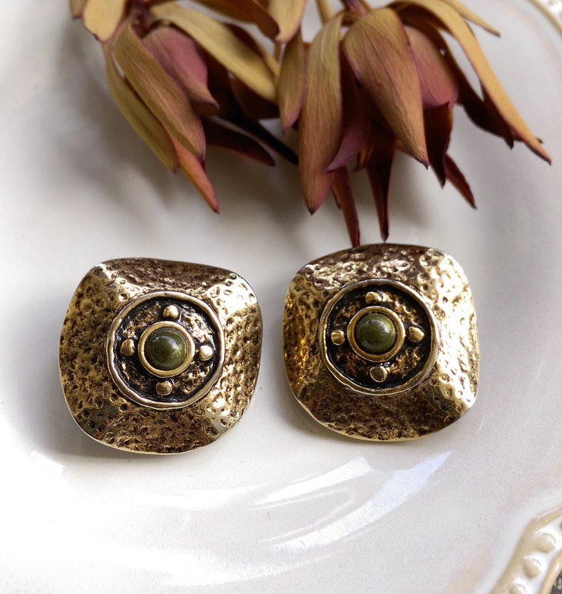 【西洋古董饰品/年代老件】1980's  旧时光 绿石 夹式耳环 - 耳环/耳夹 - 其他金属 绿色