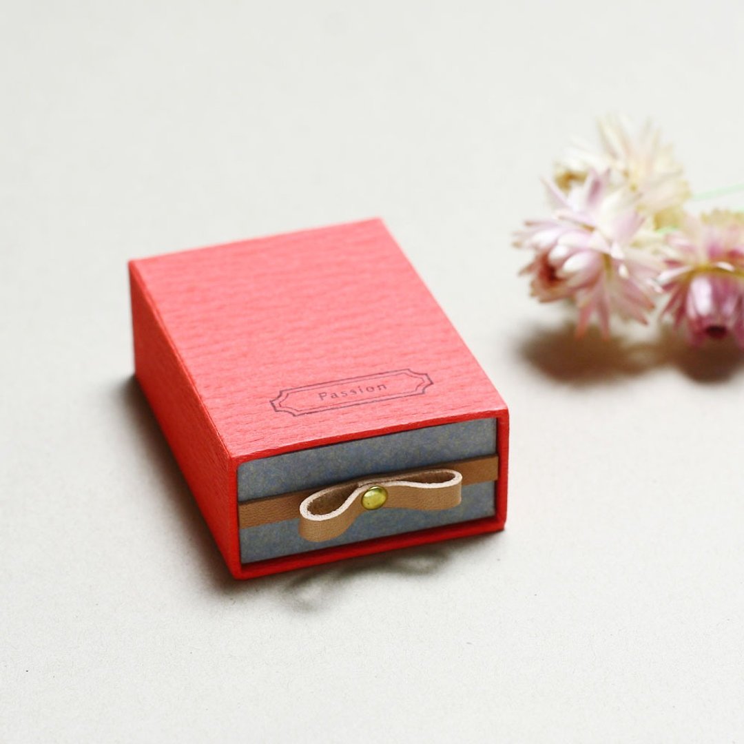 Passion // Red) Sliding Box Leather ribbon A small box that conveys your feelings - 包装材料 - 纸 红色