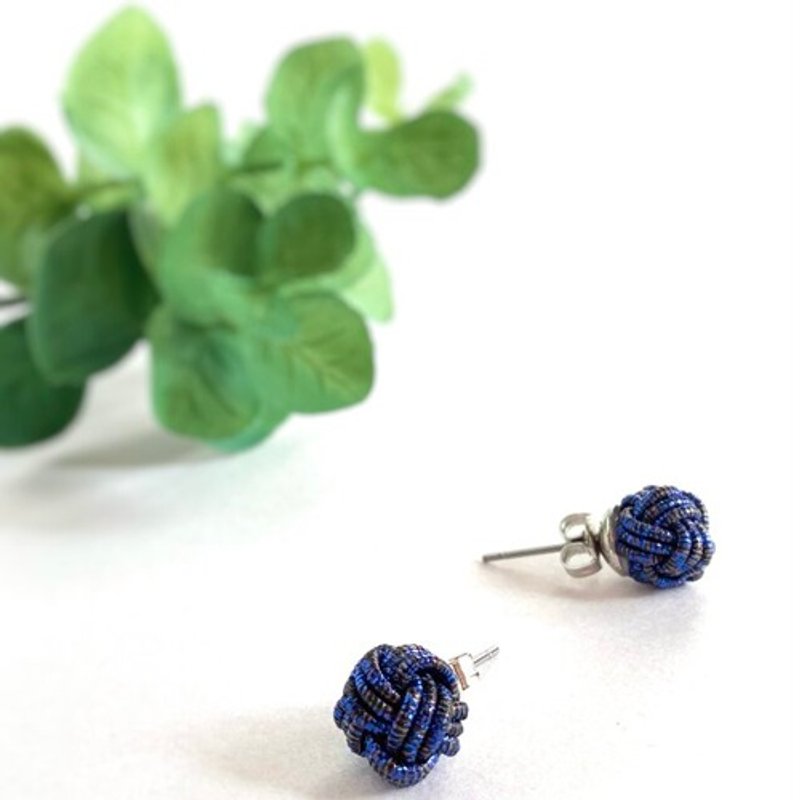 Earrings [Metallic Blue] Mizuhiki Cosmic Color Japanese Style Adult Cute Blue Navy Blue - 耳环/耳夹 - 其他材质 蓝色
