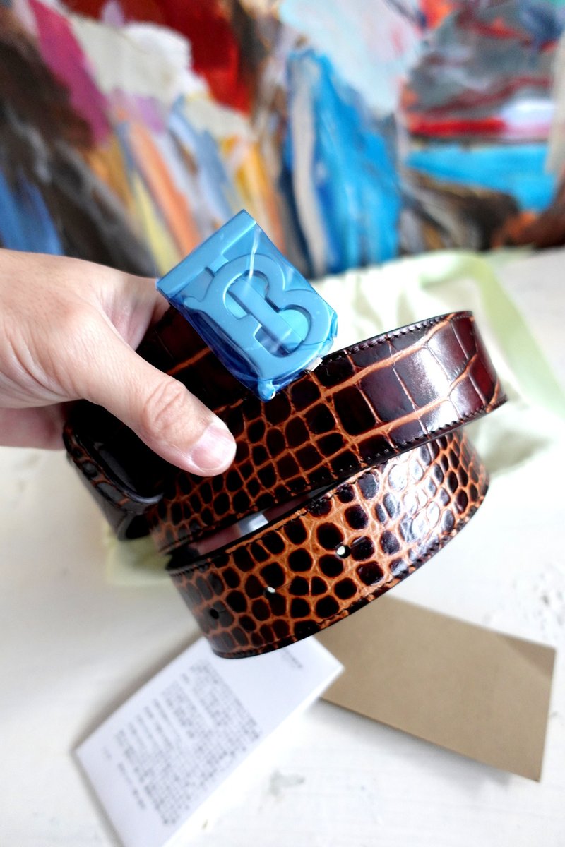 全新英国名牌Burberry棕色鳄鱼纹小牛皮大LOGO皮带西装腰带时尚 - 项链 - 其他金属 银色