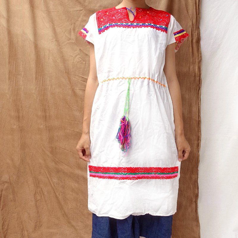 BajuTua /古着/ 墨西哥 马雅传统几何刺绣连身裙 - 洋装/连衣裙 - 棉．麻 红色