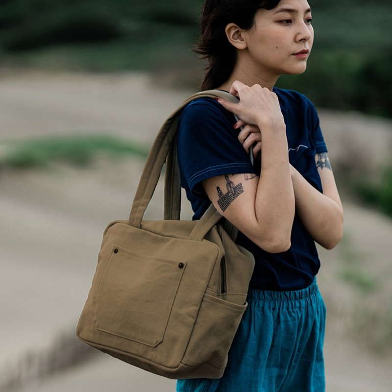 蘑菇MOGU/帆布肩背托特包/褐土/HAVE A NICE DAY/小款 - 侧背包/斜挎包 - 棉．麻 卡其色