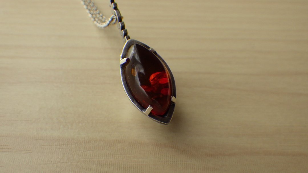 Stegosaurus Pendant - 项链 - 宝石 橘色