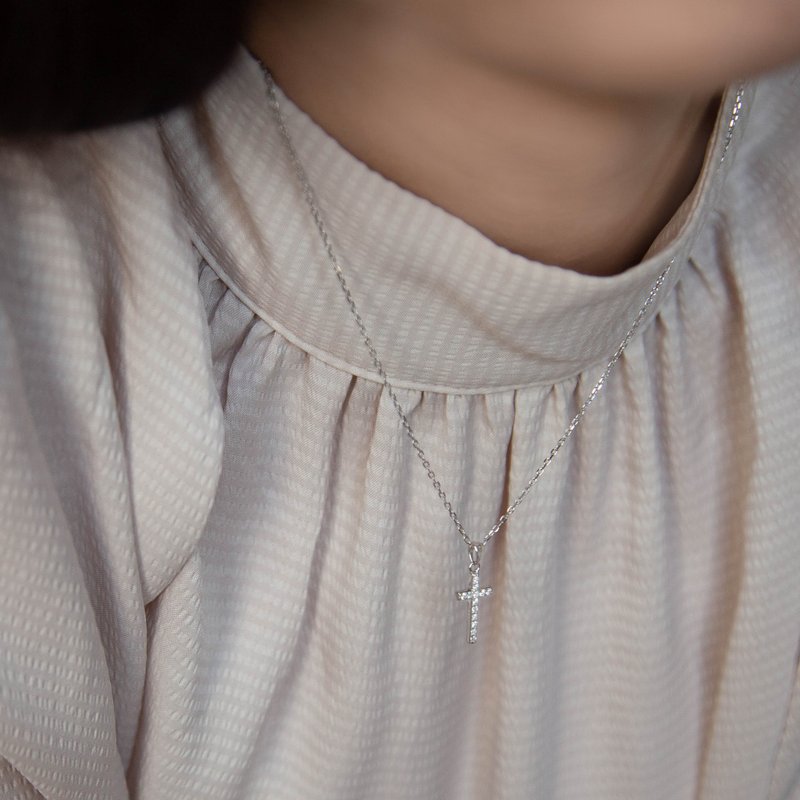 精镶细十字架项链 | 轻奢系列 | 精致。百搭。细致镶嵌 - 项链 - 纯银 